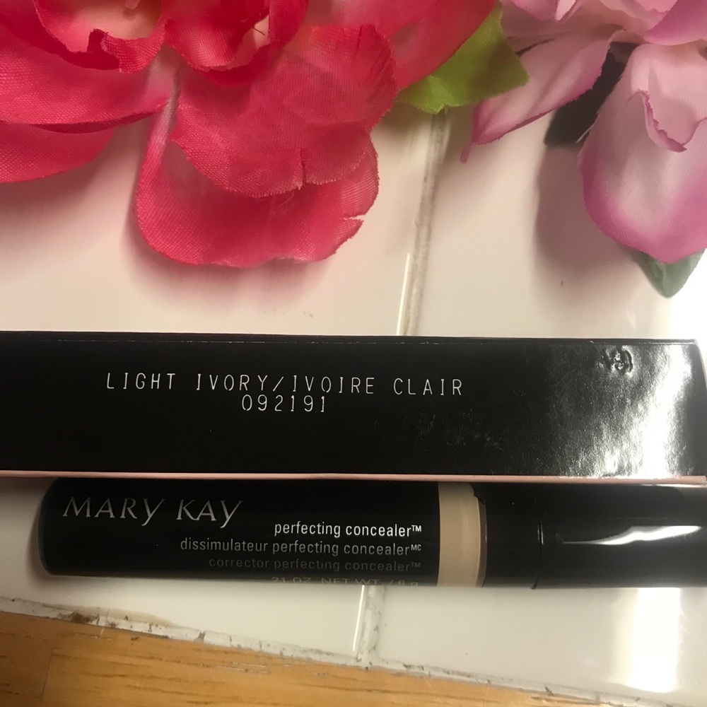 Light Ivory Perfecting Concealer Mary Kay